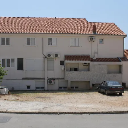 6693d Appartamento Makarska